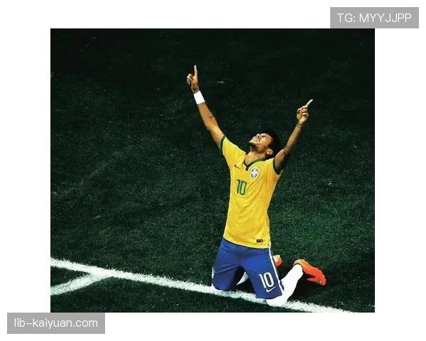 内马尔拎着能买套房的金链子去菜市场，路人表情比热搜还精彩