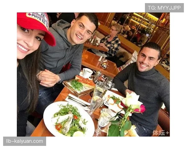 何卓佳训练完直接拎爱马仕去吃人均三千的日料