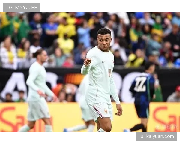 姆巴佩的战术角色困境：个人决策如何影响团队协作？